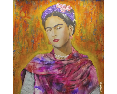 Schilderij van Frida Kahlo met sjaal en bloemversiering