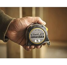 Stanley Fatmax rolmaat in de hand gehouden