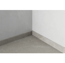 Hoek van een kamer met plinten