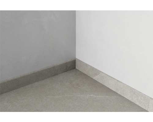 Hoek van een kamer met plinten