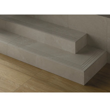 Trap bekleed met tegels en antislipstrips