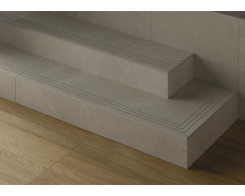 Trap bekleed met tegels en antislipstrips