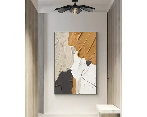 Plafondlamp met abstract schilderij in de hal