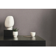 Close-up van een gedecoreerde tafel voor een gestructureerd behang