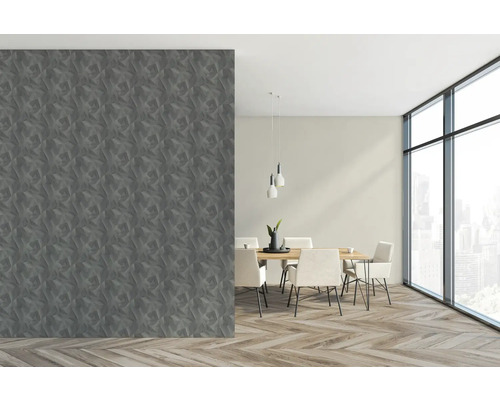 Moderne eetkamer met grijs behang en houten vloer