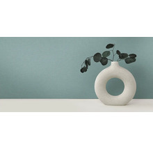 Decoratieve vaas met planten op tafel