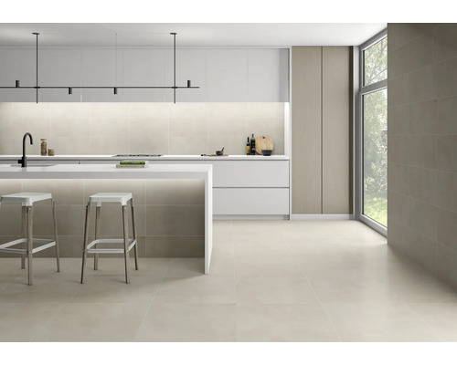 Moderne keuken met kookeiland, barkrukken en tegels