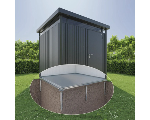 Metalen tuinhuis met schroeffundering in de tuin