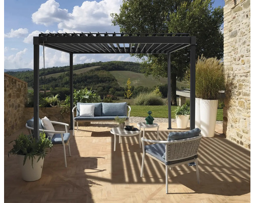 Terrasoverkapping met stalen lamellendak antraciet 300 x 300 x 233 cm, paaldikte 8 cm Terras met pergola, zitmeubels en uitzicht op het landschap