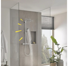 Doucheset met hoofd- en handdouche in moderne badkamer