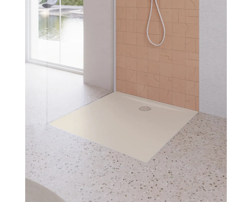 Gelijkvloerse douche met vierkante douchebak en douchekop