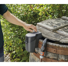 Regenwaterpomp op regenwatervat met bediening