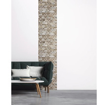 Interieurscène met bakstenen muur, bank en tafel