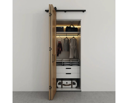 Open kast met schuifdeursysteem, kleding en opbergoplossingen