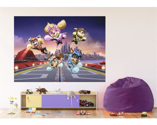 Kinderkamer met Paw Patrol muurschildering, commode en zitzak.