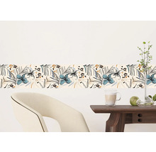 Wandborder met bloemmotief in een interieur