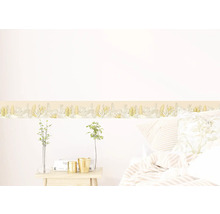 Kamerdecoratie met bloemenrand en nachtkastje