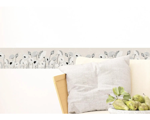 Wandborder met bloemmotief in de woonkamer