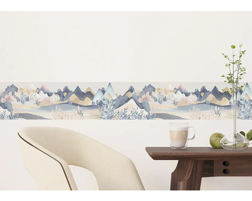 Wandborder met berglandschapmotief in de kamer