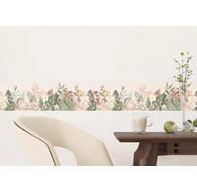 Wandborder met bloemenmotief in een kamer weergegeven.