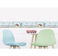 Wandbord met kinderlijk trein-, huis- en luchtvaartmotief