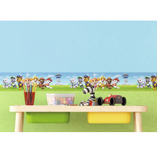 Kinderkamer met Paw Patrol border, tafel, speelgoed en kleurpotloden