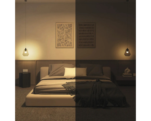 Slaapkamer met bed en hanglampen, weergave van verlichtingsopties