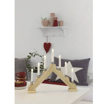 Houten boog met zeven elektrische kaarsen voor kerstdecoratie