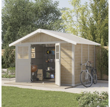 Tuinhuis met open deuren, barbecue, zak houtskool en fiets in de tuin.