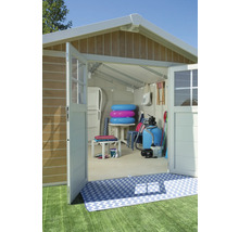 Open tuinhuis met tuingereedschap en zwembadaccessoires