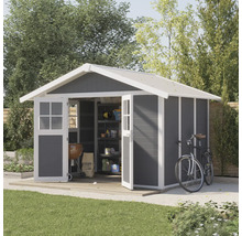 Tuinhuis met open deuren, barbecue, fiets en tuinaccessoires