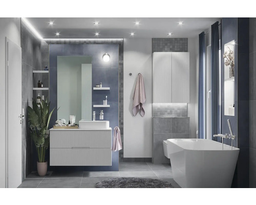 Wand- en vloertegel Noblesse blauw 60x60 cm Moderne badkamer met wastafel, spiegel, bad en verlichting
