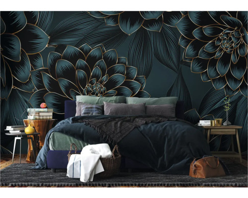 Slaapkamer met bloemenbehang en bed