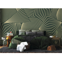 Slaapkamer met geometrisch behang, bed, nachtkastjes en tapijt voor een stijlvol interieur