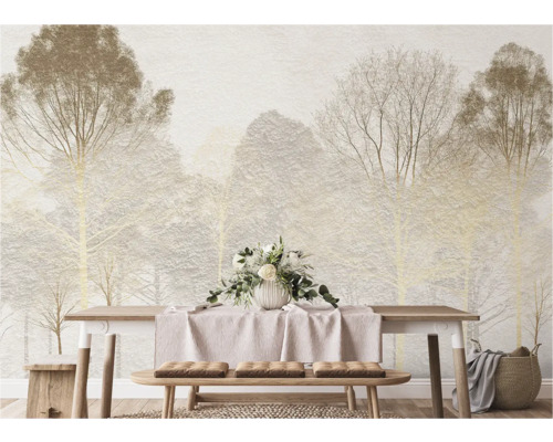 Scene met een eettafel en een fotobehang met bosmotief voor een lichte en vriendelijke sfeer