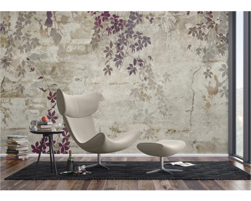 Woonkamer met designstoel en fotobehang met plantmotieven