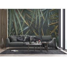 Woonkamer met bank, salontafels en een fotobehang met plantmotieven voor een stijlvol interieur.