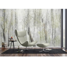 Woonkamer met fotobehang, fauteuil en bijzettafel