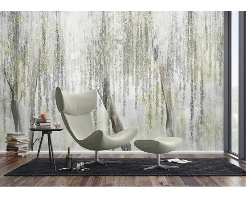 Woonkamer met fotobehang, fauteuil en bijzettafel