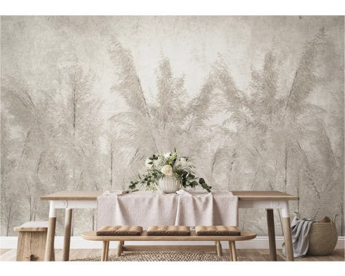 Scene met eettafel, banken, bloemenvaas en behang met gras motief voor een heldere, georganiseerde sfeer.