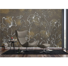 Kamer met fotobehang met bloemmotief, fauteuil en bijzettafel