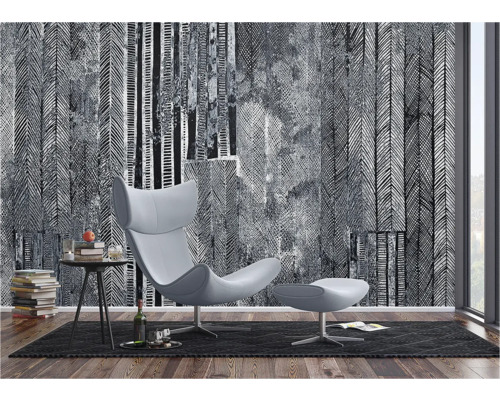 Woonkamer met fauteuil en behang met patroon