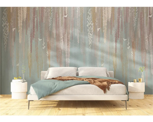 Slaapkamer met fotobehang met plantmotieven achter een bed.