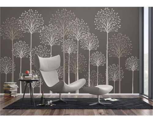 Interieur met boombehang, fauteuil en bijzettafel