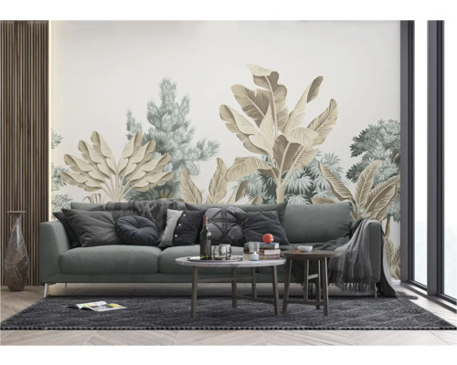 Woonkamer met grijze bank, salontafel en een fotobehang met jungle thema.