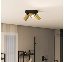 Plafondlamp met drie spots in interieur