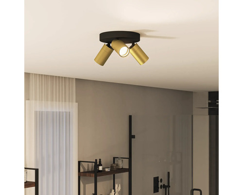 Plafondlamp met drie spots in interieur