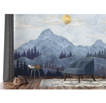 Woonkamer met muurschildering, fauteuil, tapijt en bijzettafel