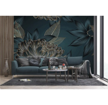 Woonkamer met bloemenfotobehang, bank en salontafels.