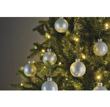 Kerstboom met kerstballen en lichtsnoer